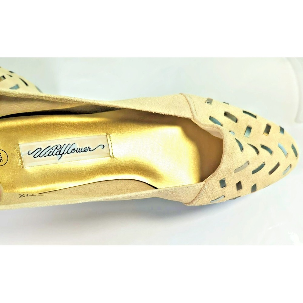 New Suede Flats Women 9M Cream Gold Silver Metallic Accents WALLFLOWER Easy Chic